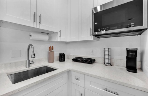 North Beach Apartment | #4 - Trendy Coastal Studio | Steps to Sand & Ocean