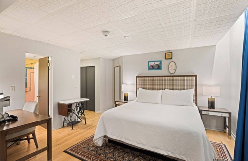 Glenwood Springs Hotel | 4 Units | Contemporary Urban Retreast Near Entertainment District