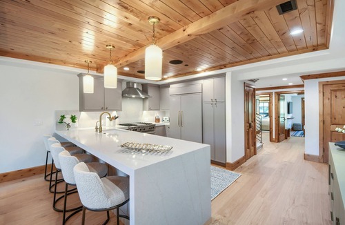 Vail Condo | 434 S Frontage Rd Vail Mountain View #403-Vail Penthouse, Roof Top Hot Tub, Pool, Walk to Slopes