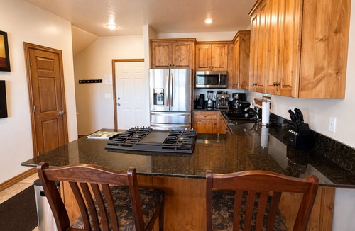 Bear Hollow Village House | 4BD Home | Private Hot Tub | Minutes to Slopes & Main St