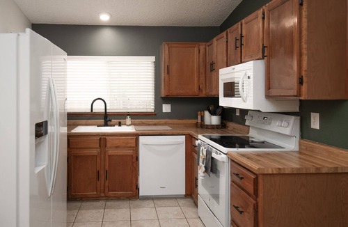 Colorado Springs House | 🏔 4BR - Arcade - Hot Tub - Foosball- Cozy Mountain View Home!