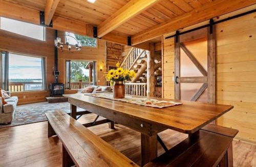 Meadow View Heights House | 4BR Cabin with Game Room & Fire Pit Sleeps 13