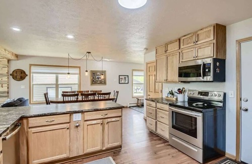 Wildernest House | 4BR Townhome w/Private Hot Tub, Garage, and Deck