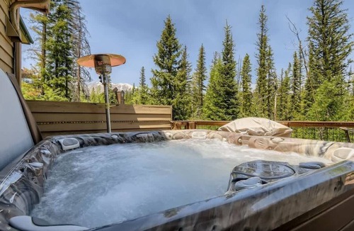 Wildernest House | 4BR Townhome w/Private Hot Tub, Garage, and Deck