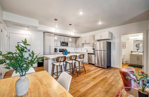 Draper Apartment | 4th Fl Corner Unit w/Hot tubs, Gym, & Clubhouse