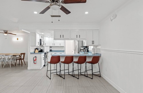 Venetian Way House | 5-bedroom with Sauna - Pool - Gym - Theatre - Game Room - Firepit - Putt Putt
