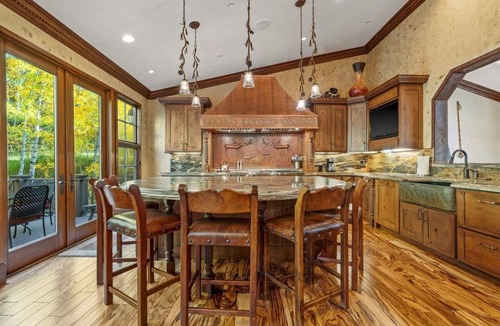 Beaver Creek House | 5 Beds in BC - Ski In, Hot Tub, Pool