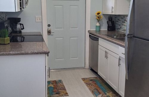 Naples Park House | 5 O'Clock Somewhere getaway-Walk/Bike to Beach,Shops ,Fenced private doggie area