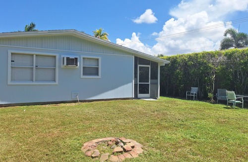 Naples Park House | 5 O'Clock Somewhere getaway-Walk/Bike to Beach,Shops ,Fenced private doggie area