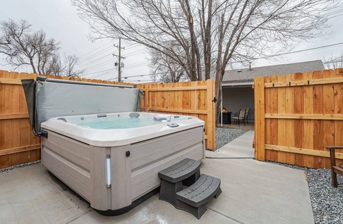 Central Colorado Springs House | 5BR Group Home by the Olympic Center/Hot Tub, 2 Kitchens