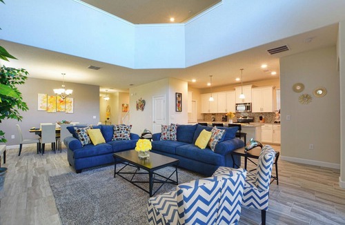 Loughman House | 5BR Solterra Pool Home | 2 King Suites | Covered Lanai | Dog Friendly