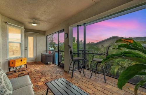 South Venice House | 🌴5BR Venice Oasis Private Pool Near Manasota & Caspersen Beaches Sleeps 11