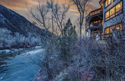 Basalt House | 5BR waterfront home w/scenic views & backyard