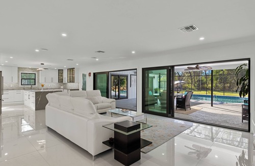 Naples House | 6 bedroom Oasis with Extra Large Pool, spa, EV Charger & Guest House, Sleeps 16+