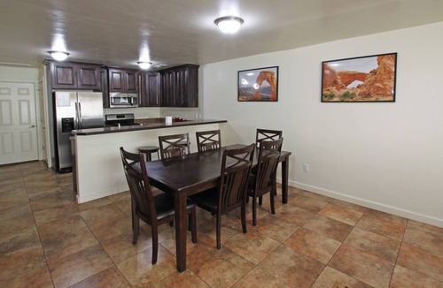 Moab South Valley House | 6A4 Relaxing Townhome, Two Car Garage, Community Pool & Hot Tub