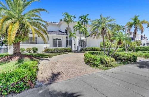 Hollywood Lakes Villa | 6BR Elegant Hollywood Lakes Mansion with Private Pool & Spa