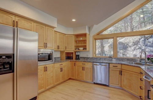 Boulder House | 6BR Mountain Retreat Pool Walk to Pearl St