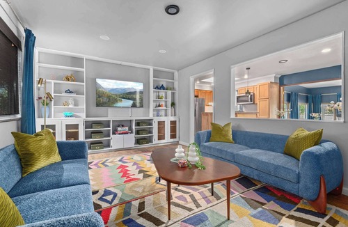 South Westminster House | 6BR Retreat - Game Room & Fire Pit - 15 Min to Denver