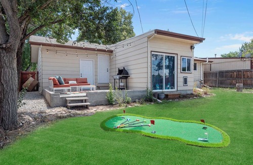 South Westminster House | 6BR Retreat - Game Room & Fire Pit - 15 Min to Denver