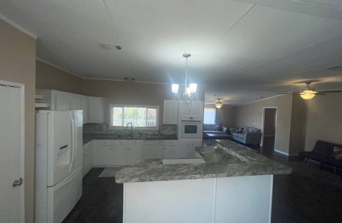 Sneads House | 7872 Modern & spaces 3-bedroom house with AC and WiFi in wonderful Sneads.