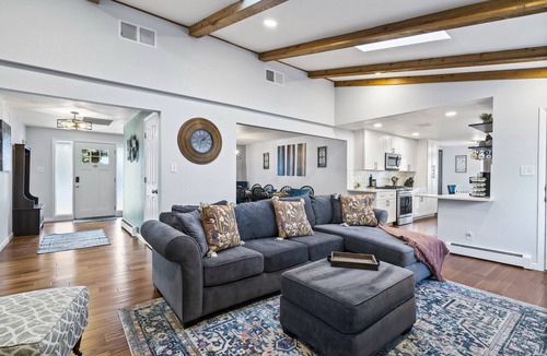 Scenic Heights House | 8 bedrooms, sleeps 20: Hot Tub, 20mins to Denver/Red Rocks