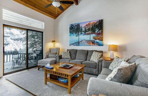 Avon House | 82 Ridgepoint Townhomes
