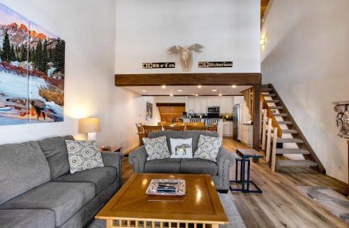Avon House | 82 Ridgepoint Townhomes