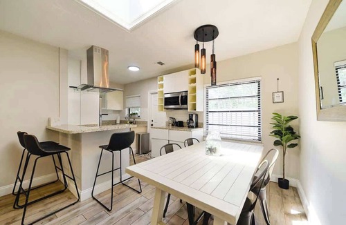 Victoria Park Villa | 9BR Villa: 5 Private Units, Heated Pool