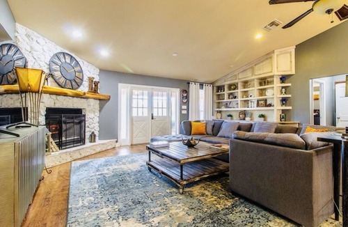 Morriston Cottage | A 40-Acre Queen Suite Getaway: Zip-Lining, World Equestrian, Ocala, Springs, UF
