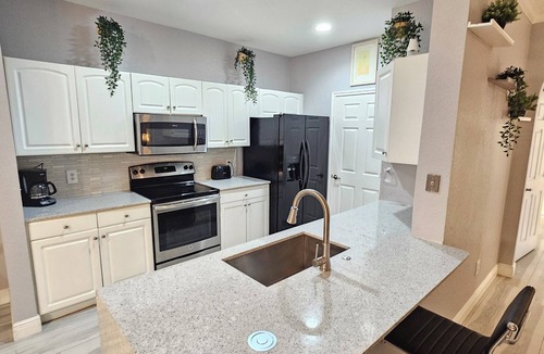 South Eola Condo | A beautiful Fully furnished 2 bedroom condo in the heart of downtown Orlando!