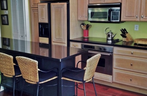 Hollywood Condo | Adorable condo steps to the beach in vibrant Hollywood