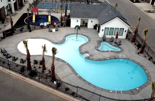 Washington Fields Condo | Adventure Awaits in Southern Utah | Pool + Resort Style Amenities | Come Adventure with Family!