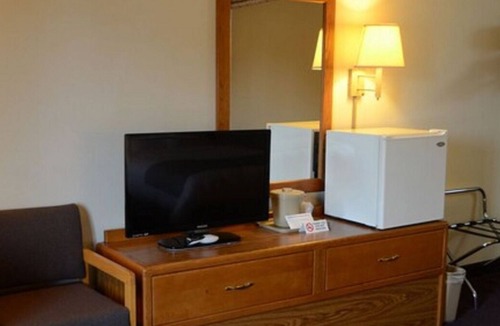 Thorp House | Affordability Meets Comfort! 4 Comfortable Units, Free Breakfast