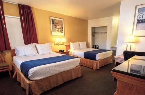 Pendleton Hotel | Affordable Stay w/Free Breakfast - Perfect for Road Trippers in Oregon