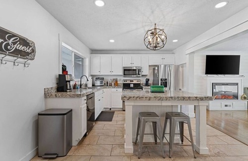 South Salt Lake Cottage | Airdream Cottage/Gated Garage-HotTub Laundry W&D