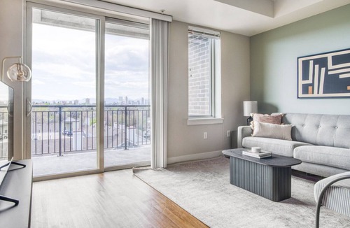 Hale Apartment | Airy Congress Park 1BR w/ Gym & Pool, near shops & dining, by Blueground