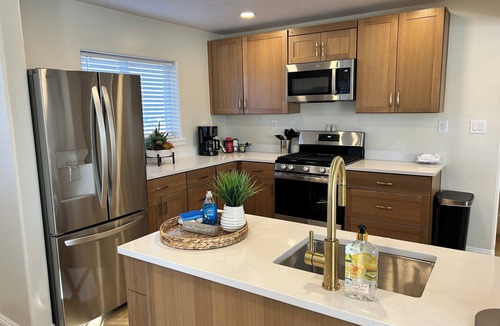 Vernal Cottage | All New, Cozy 2-bedroom cottage in Vernal, UT with AC and all amenities.