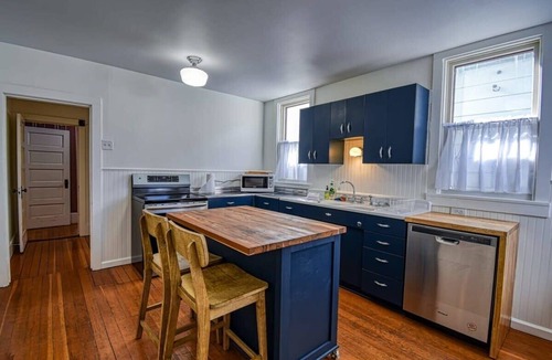 Leadville House | Alpine House — Historic Leadville Victorian, 4BR Walk to Harrison Ave, Sleeps 10