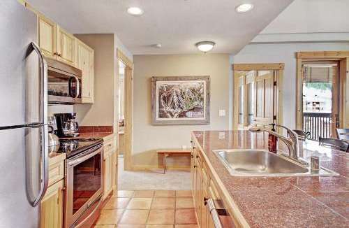 Copper Mountain Village Apartment | Amazing Condo in Heart of Center Village - TX304