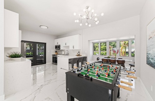 Golden Glades House | Amazing Family Paradise: Playground/Games/Pool BBQ