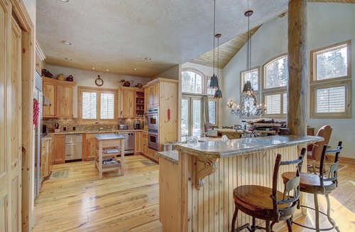 Christie Heights House | Amazing Mountain Home! Chefs Kitchen. Excellent Location. Early Checkin.