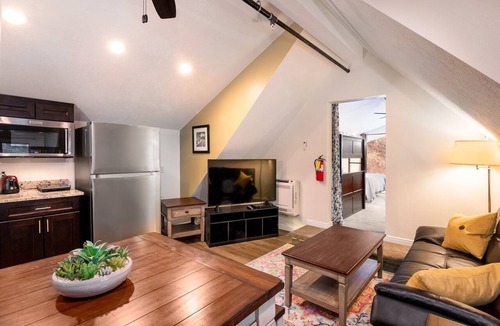 Zion National Park South Entrance Apartment | Apartment #1 GREAT LOCATION Zion National Park entrance as close as you can get!