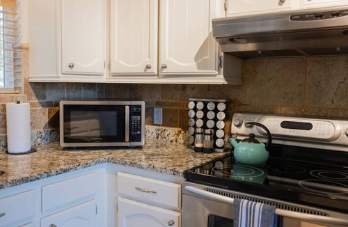 Sandy House | Apres Abode Pet-Friendly Ski Retreat w/Hot Tub