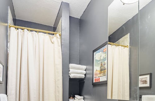 Cole House | Artsy, peaceful townhouse w/ private yard - 3 mins from RiNo!