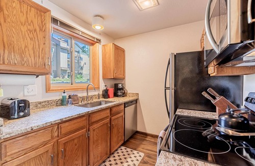 Steamboat Springs Condo | Ask About AC! Summer Pool, Walk to Resort & Steps to Free Bus-Hot Tub-Grill-W/D in Unit-Immaculate