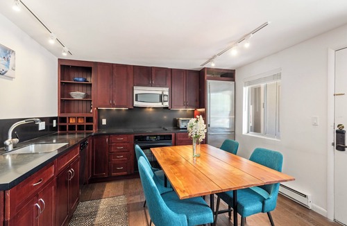 Aspen Condo | Aspen 30-Day Luxury Lease, Downtown 2BR/2BA, Pool, Steps to Gondola & Core