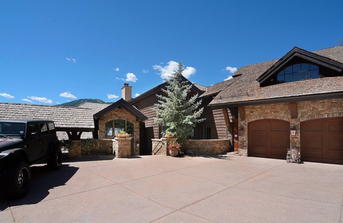 Red Mountain House | ASPEN 6-bed House for Winter Holiday Rental Unobstructed views of Aspen Mountain