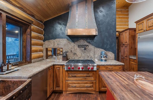 Silver Summit Apartment | Aspen Bliss | Luxury Mountain Estate | Hot Tub, Sauna & Sleeps 20