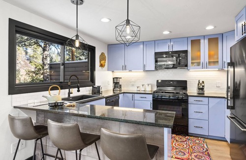 Aspen Condo | Aspen Highlands Condo Near Maroon Bells Shuttle! Creekside, Large Patio, Grill & FP, Monthly Rates!