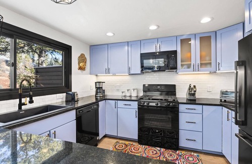 Aspen Condo | Aspen Highlands Condo Near Maroon Bells Shuttle! Creekside, Large Patio, Grill & FP, Monthly Rates!